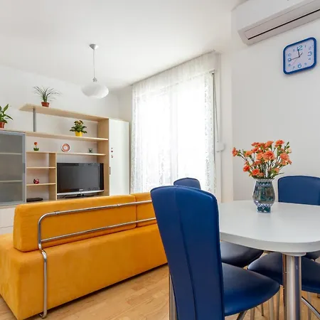 Great Near Beach And Old Town Apartment *