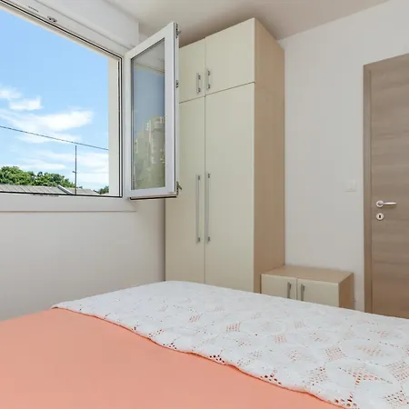 Great Near Beach And Old Town Apartment Split