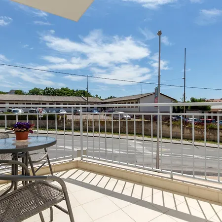 Great Near Beach And Old Town Apartment *